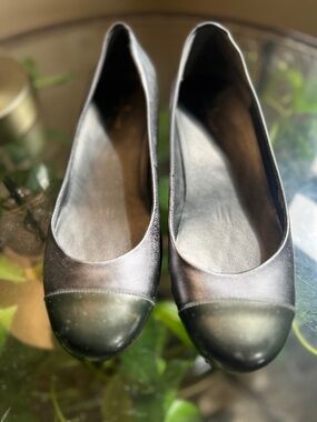 Taryn Rose Black Leather Cap Toe Comfort Slip On Women's Flats Size 7.5